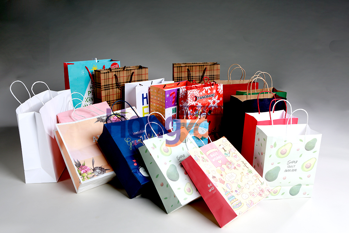 Kraft paper bags with handles